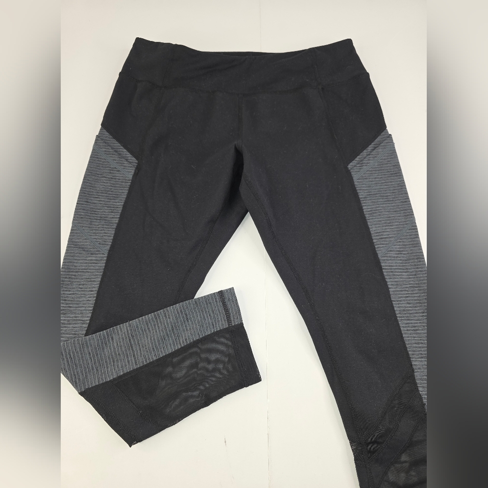 Zella Women's Black Gray Capri Legging Pocket Mesh Panel Size Large B-2354